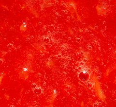 Elafra-sibiknomenos-ximos-tomatas